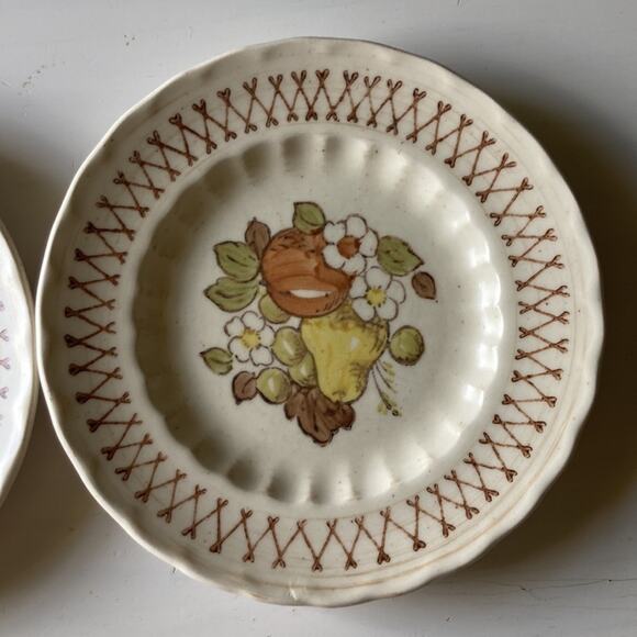 Vintage Vernon Ware by Metlox 6.5” Dessert Plates, Set of 2 - Picture 6 of 11